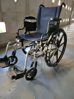 Folding Wheelchair桶出wheel Chair身翻large Size Wheelchair/ Foot Rest