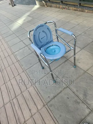 Photo - Commode Adjustable Height Chair骨无commode Chair十分commode Chair Toilet