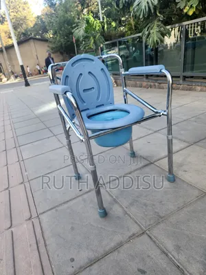 Photo - Almunium Toilet Chair九月commode Chair𡯁夊commode Chair胺你commode Chair