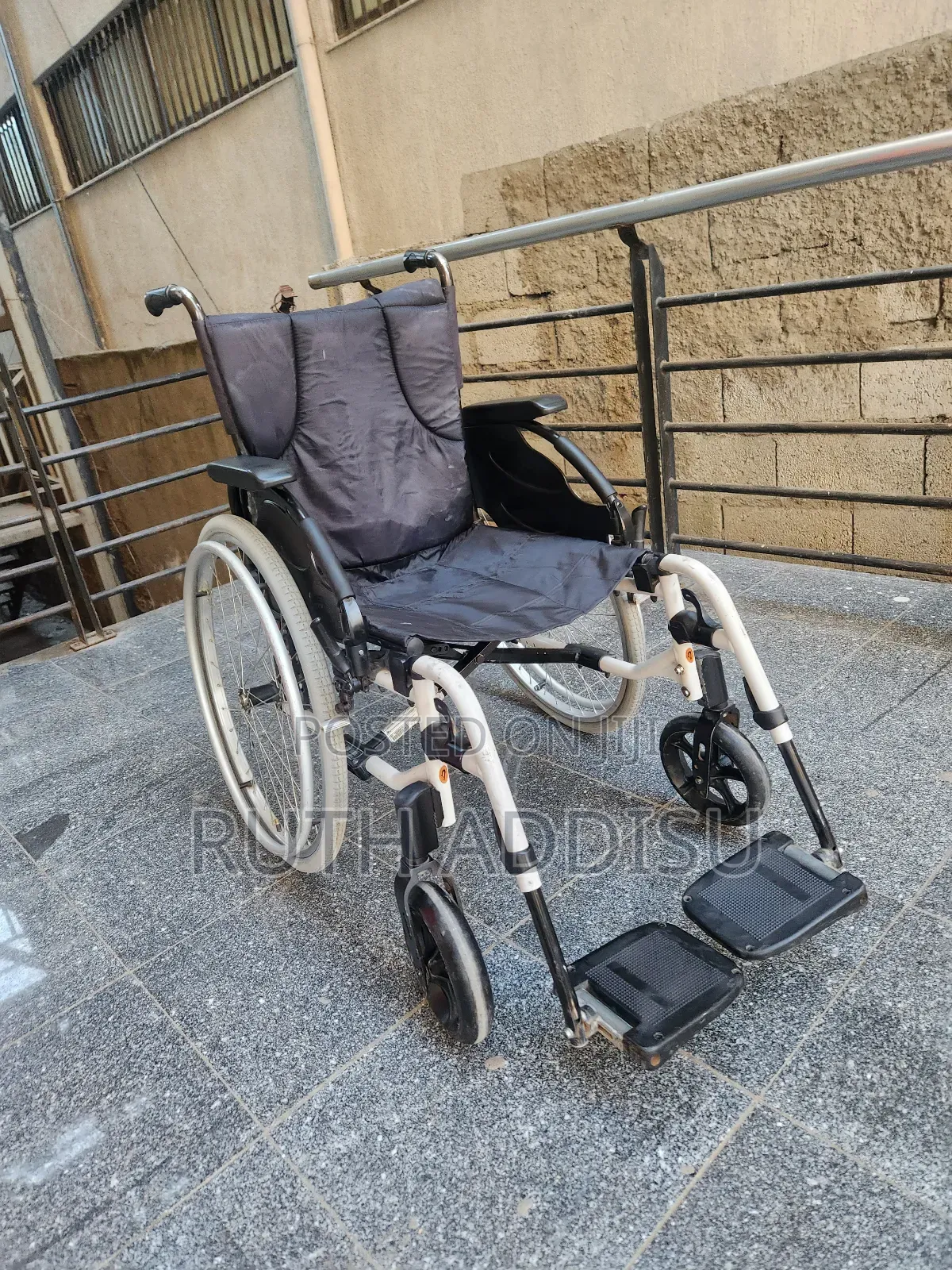 Strong European Standard Wheelchair䐭受wheelchair非法wheelchair Almunium