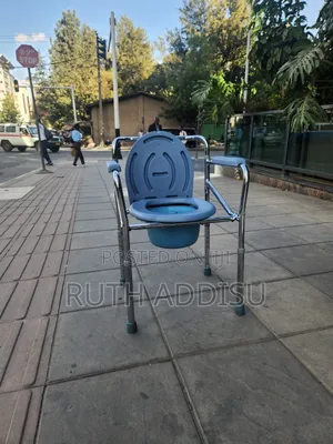 Photo - Brand New Toilet Chair軍隊commode Chair延伸poty Chair疘我commode Chair New