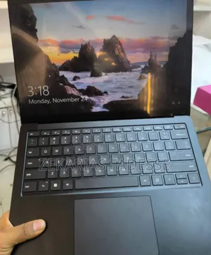 Photo - New Laptop Microsoft Surface 16GB Intel Core I7 SSD 256GB