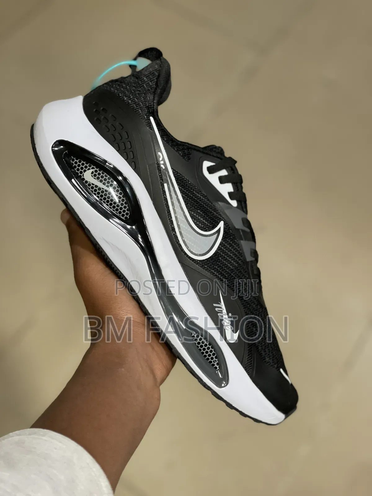 Nike Black/White Cushioned Running Shoes