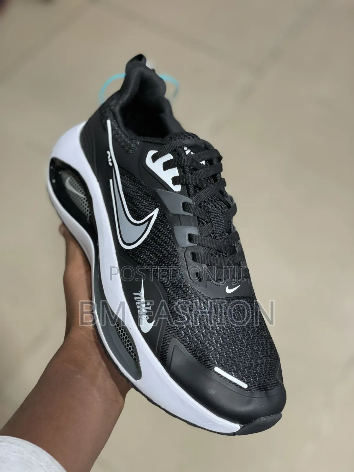 Nike Black/White Cushioned Running Shoes