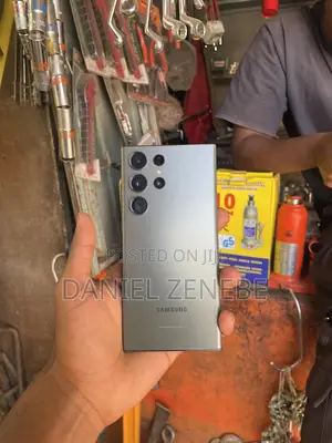 Photo - Samsung Galaxy S23 Ultra 256 GB Green