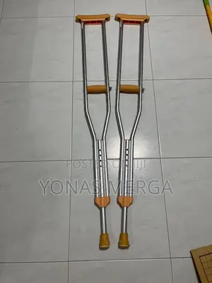 Photo - Aluminum Axillary Crutches螫恤crutches Provide Traction Protect Floors