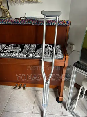 Photo - Kranch韋aluminum Crutches Are Lightweight, Very Cost Efficient, Durable