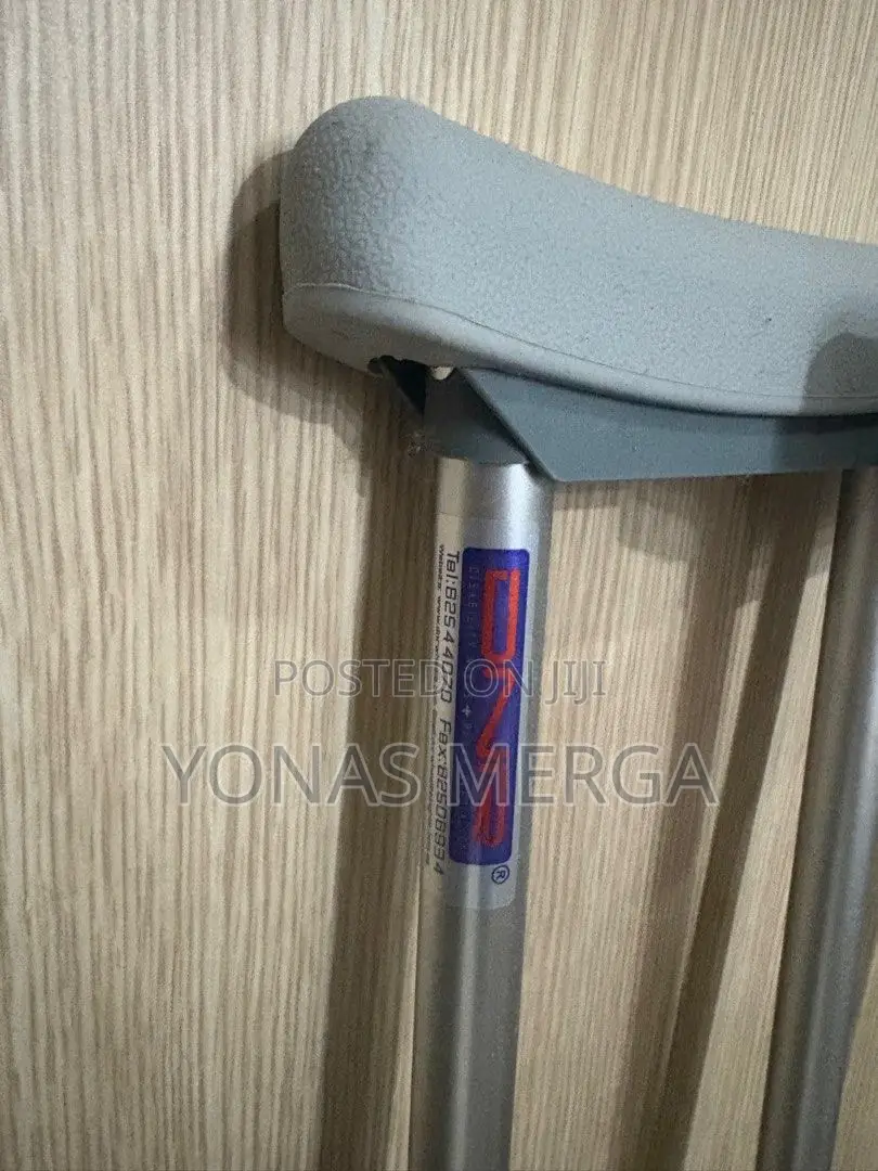 Under Arm Crutches樗~Assists in Walking for Patients With Leg Injuries