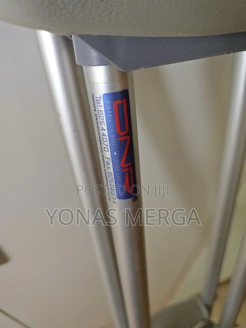 Under Arm Crutches龟凸properties Adjustable Height, Non-Slip Rubber Tips