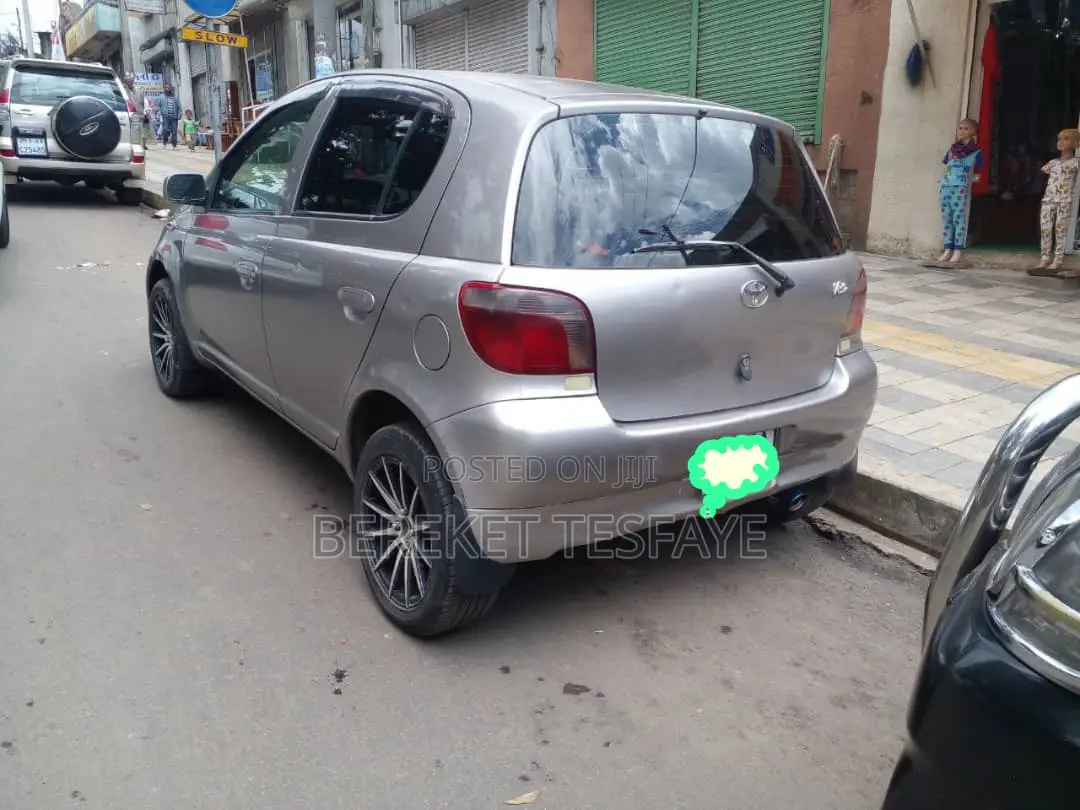 Toyota Vitz 2002 Silver
