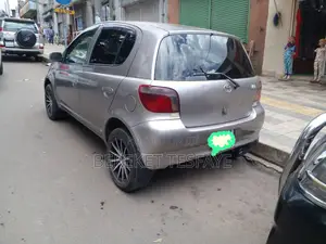 Toyota Vitz 2002 Silver