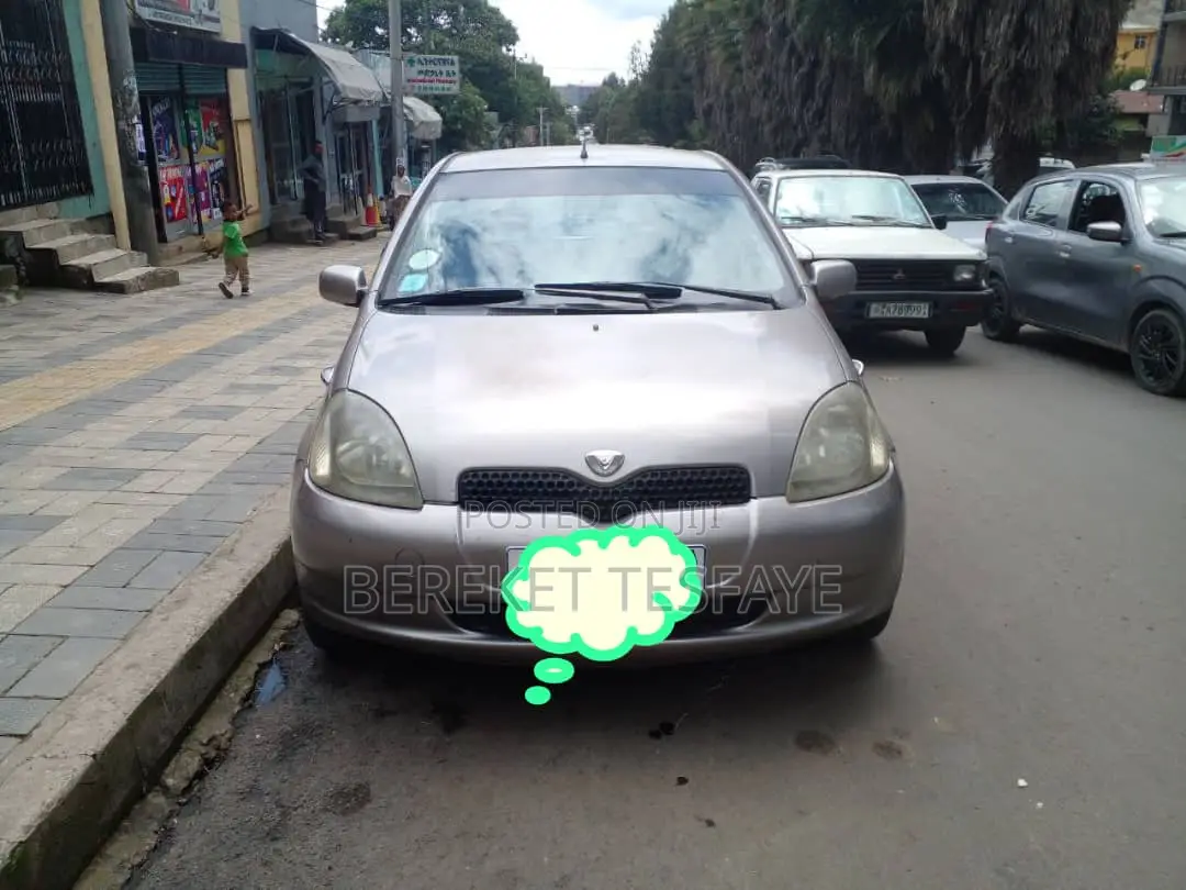 Toyota Vitz 2002 Silver