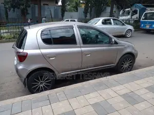 Toyota Vitz 2002 Silver
