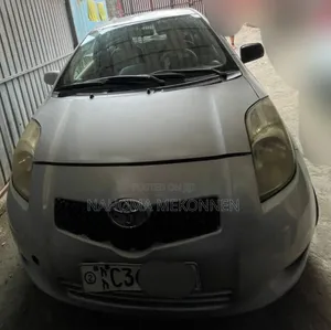 Photo - Toyota Yaris 2006 Silver