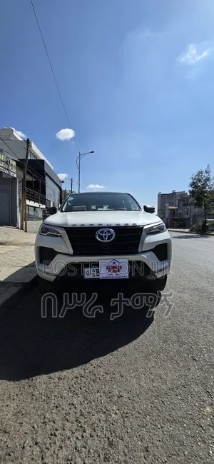 Photo - Toyota Fortuner 2020 White