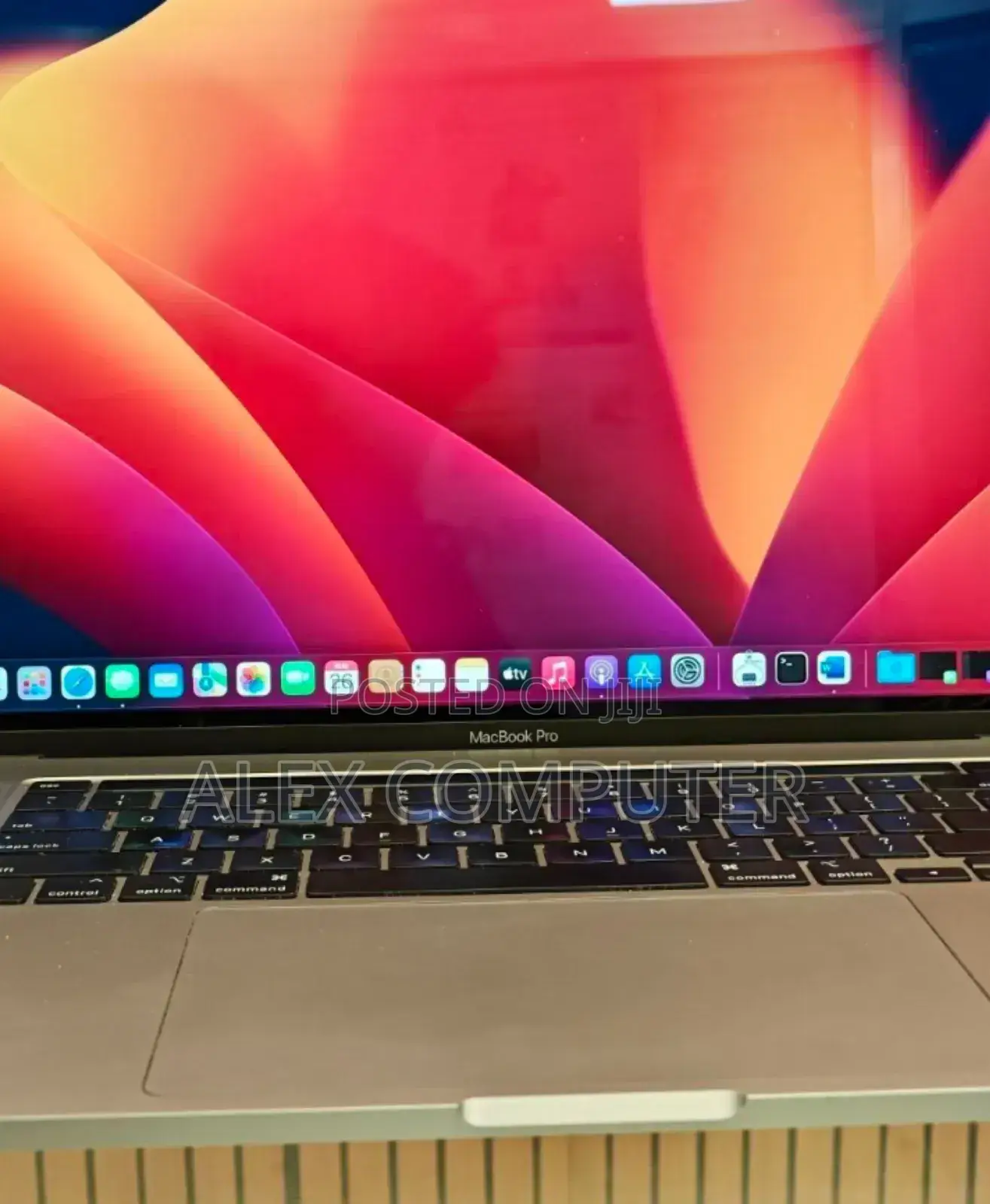 New Laptop Apple MacBook Pro 2019 16GB Intel Core I7 SSD 512GB