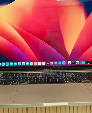 New Laptop Apple MacBook Pro 2019 16GB Intel Core I7 SSD 512GB