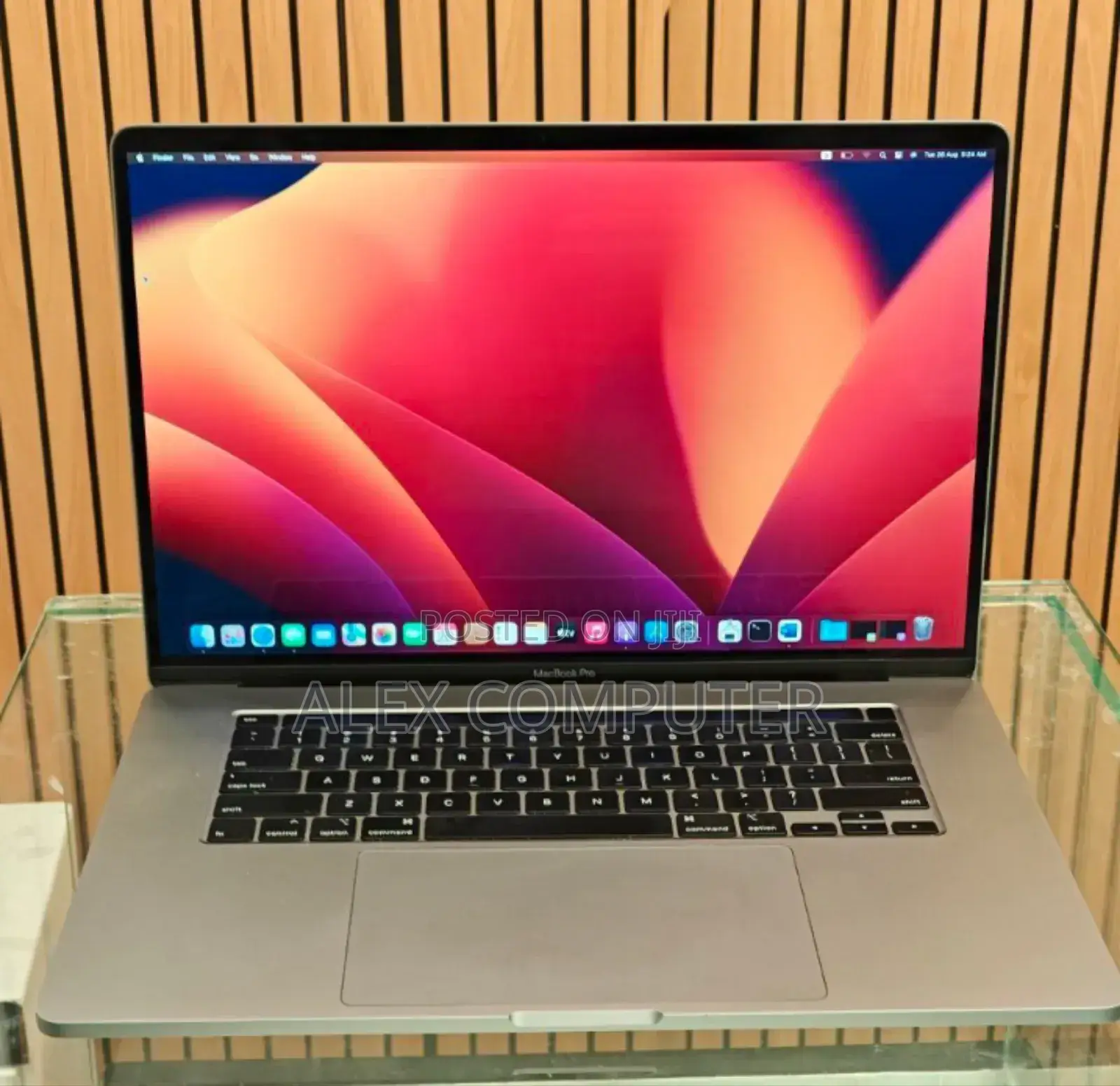 New Laptop Apple MacBook Pro 2019 16GB Intel Core I7 SSD 512GB