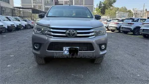Photo - Toyota Hilux 2020 Gray