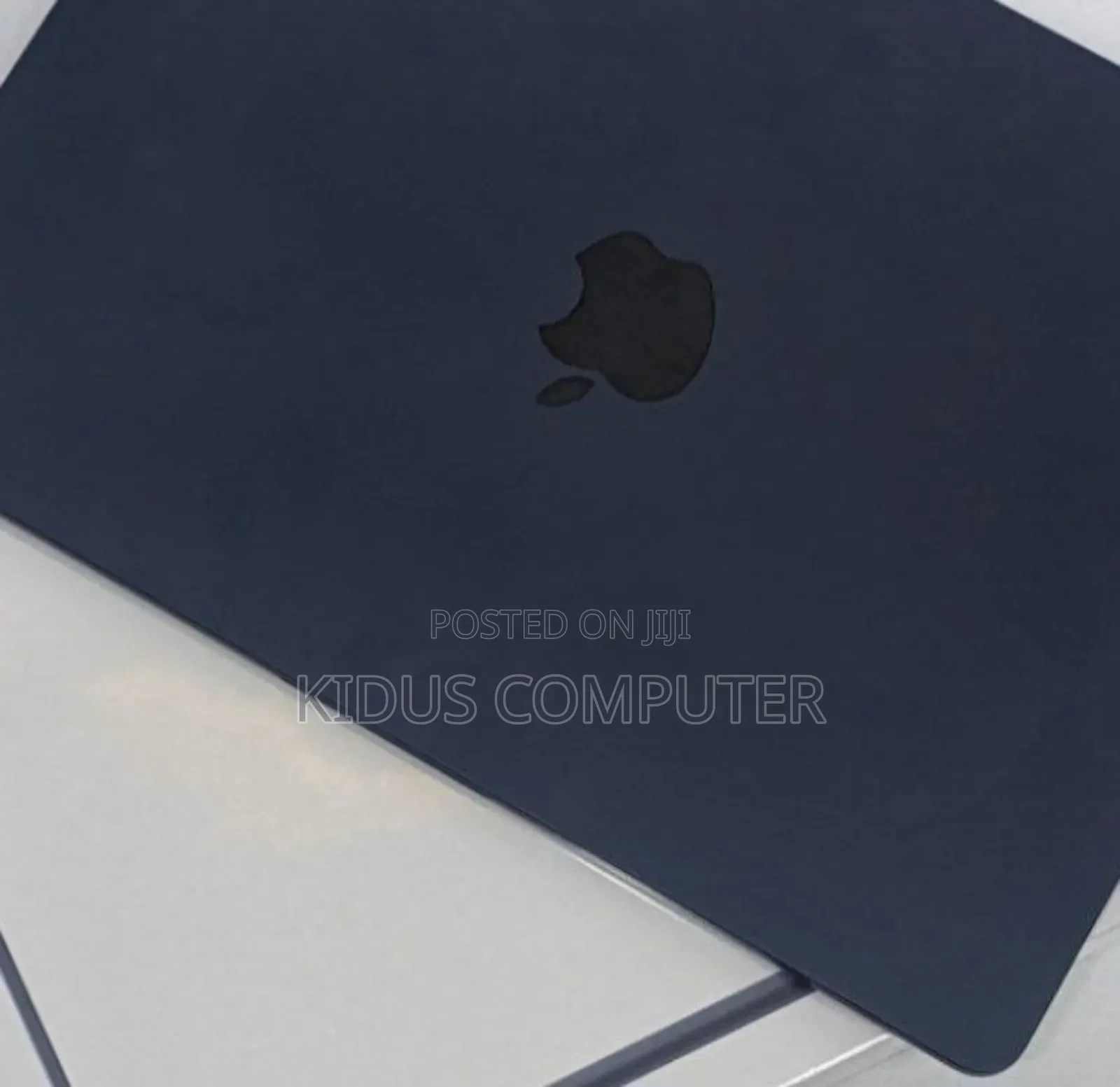 New Laptop Apple MacBook Pro 2022 M2 8GB Apple M2 SSD 512GB