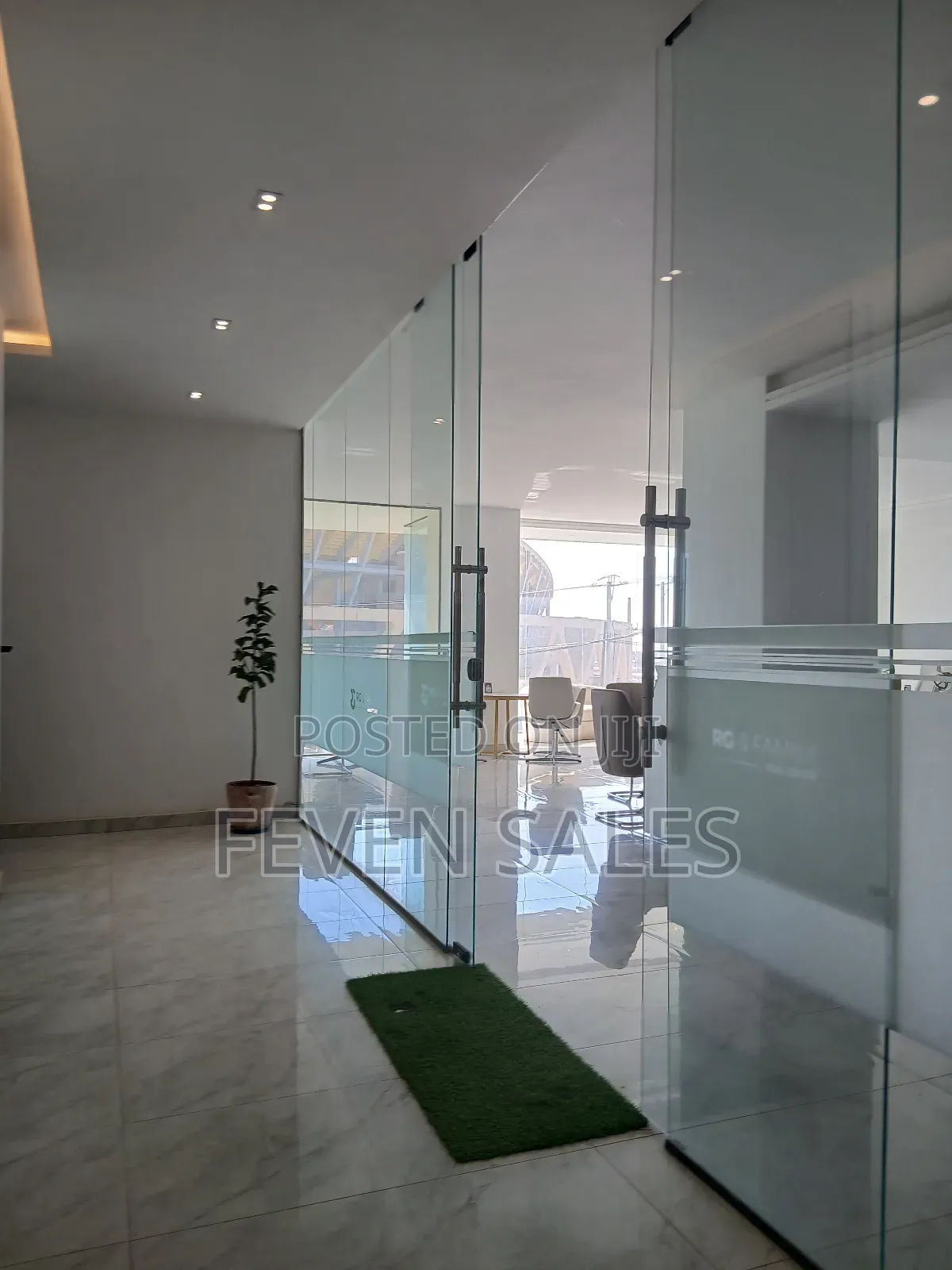 በመሀል ከተማ ቦሌ ለናተ የሚሆን የንግድ ሱቆችን ይዘንላቹህ መተናል