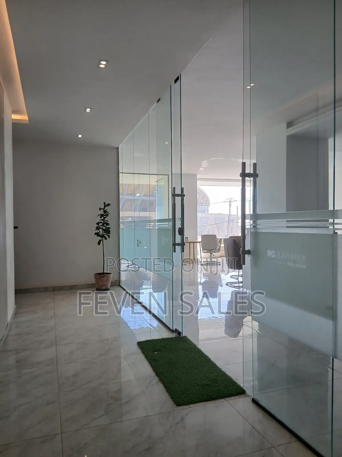 በመሀል ከተማ ቦሌ ለናተ የሚሆን የንግድ ሱቆችን ይዘንላቹህ መተናል