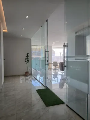 በመሀል ከተማ ቦሌ ለናተ የሚሆን የንግድ ሱቆችን ይዘንላቹህ መተናል