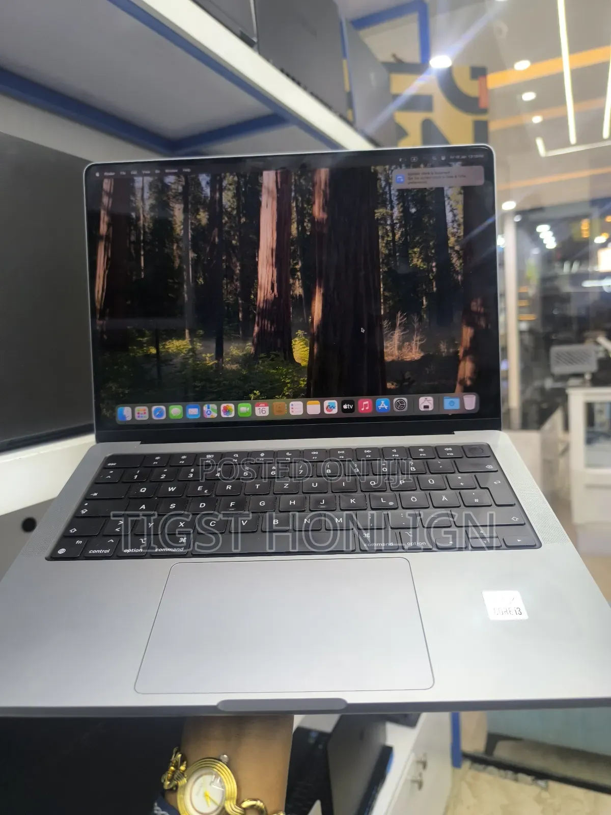 New Laptop Apple MacBook Pro 2021 M1 16GB Apple M1 SSD 512GB