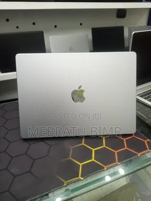 Photo - New Laptop Apple MacBook Pro 2020 M1 16GB Apple M1 Pro SSD 512GB