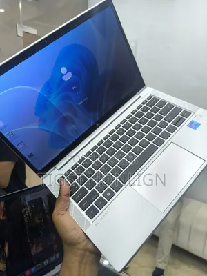 New Laptop HP EliteBook 830 16GB Intel Core I7 SSD 512GB