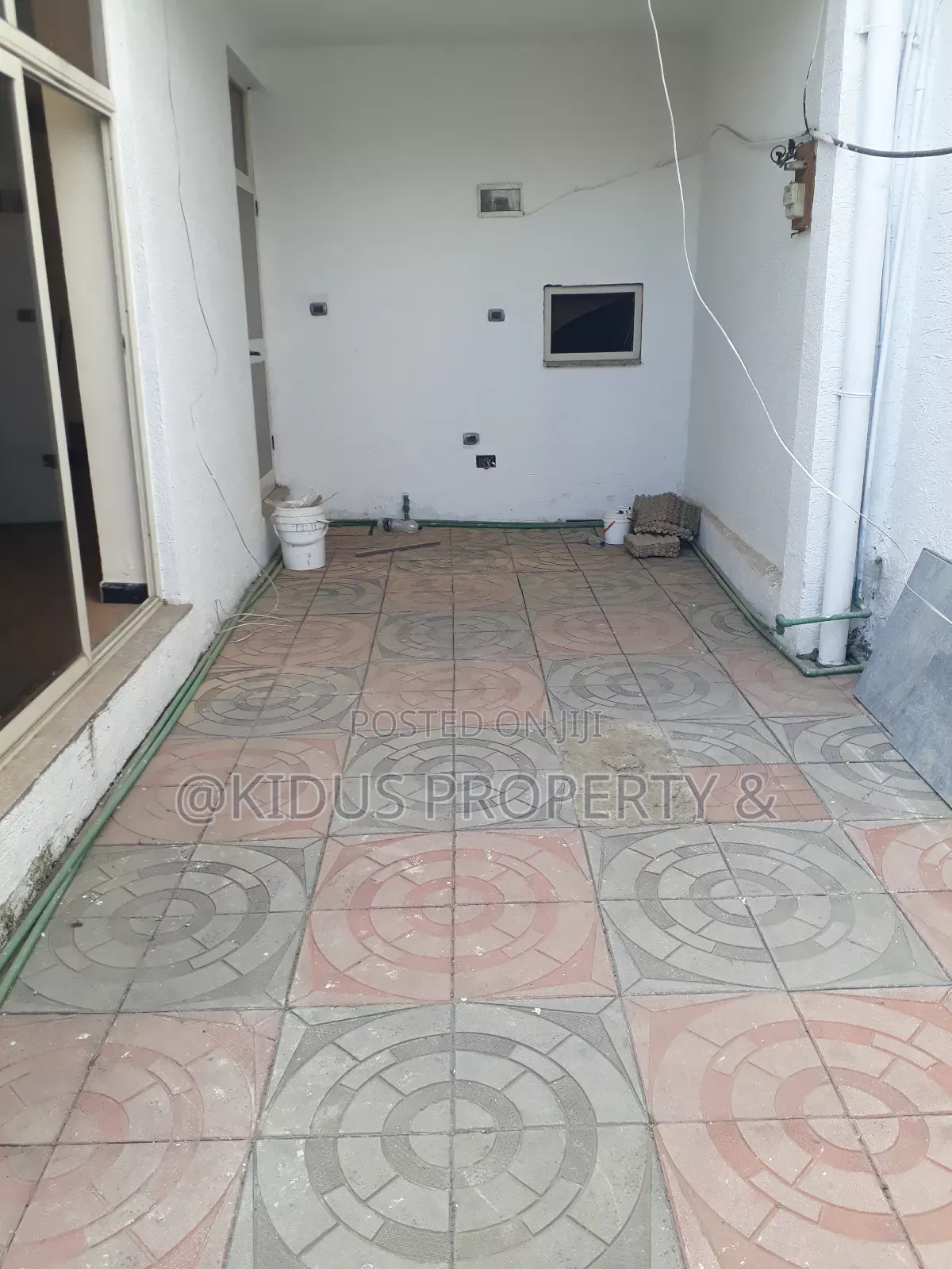 5bdrm Townhouse / Terrace in Nassw Realstate, Nifas Silk-Lafto for rent