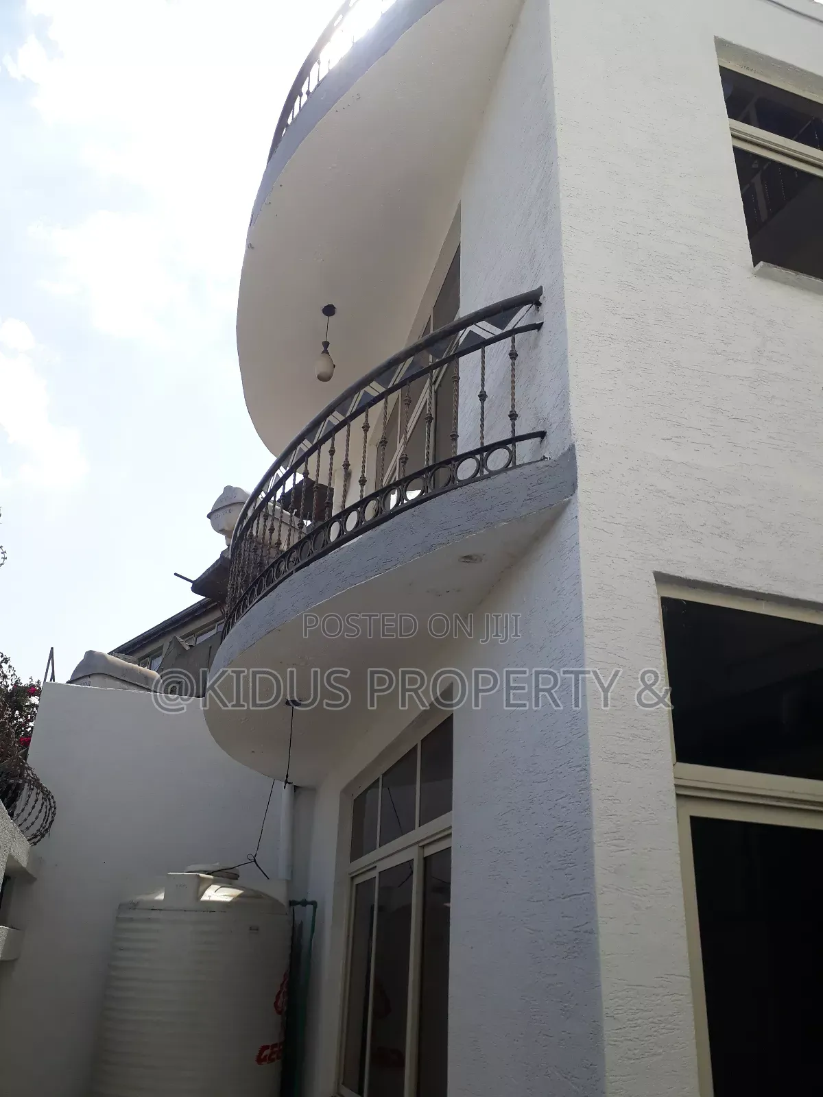 5bdrm Townhouse / Terrace in Nassw Realstate, Nifas Silk-Lafto for rent
