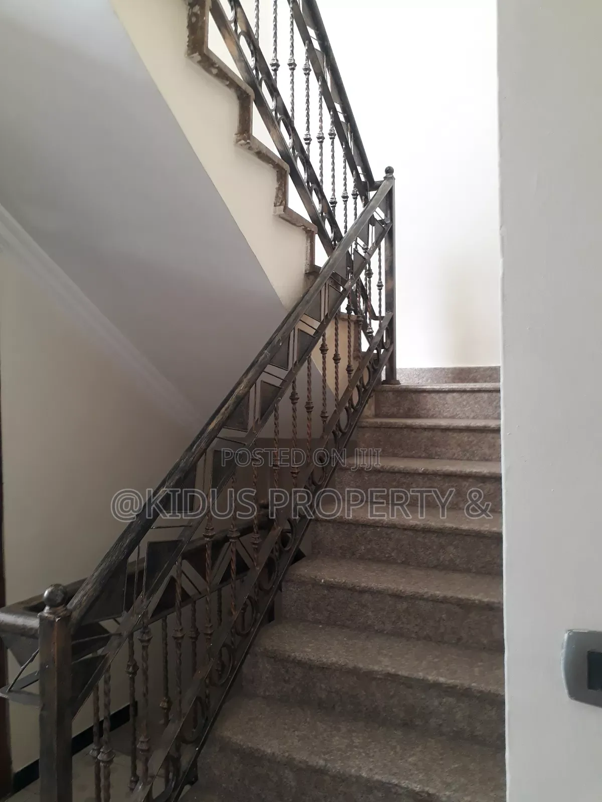 5bdrm Townhouse / Terrace in Nassw Realstate, Nifas Silk-Lafto for rent