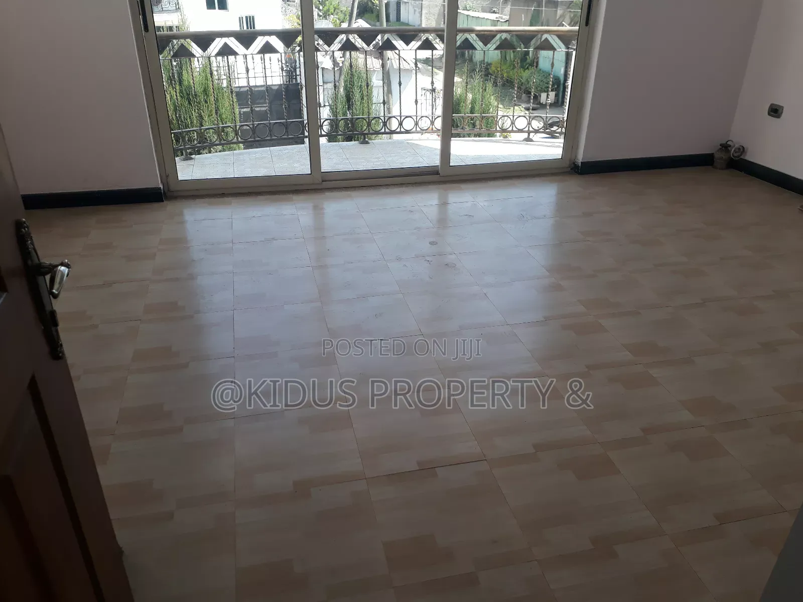 5bdrm Townhouse / Terrace in Nassw Realstate, Nifas Silk-Lafto for rent