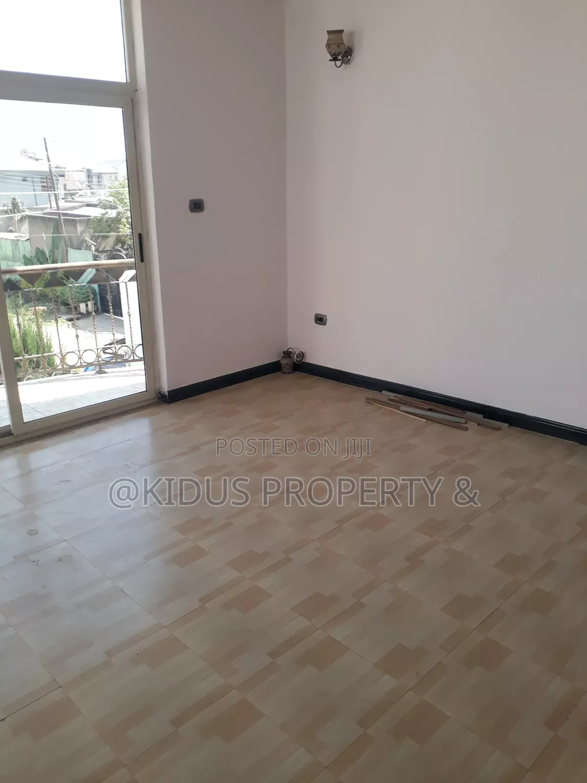 5bdrm Townhouse / Terrace in Nassw Realstate, Nifas Silk-Lafto for rent