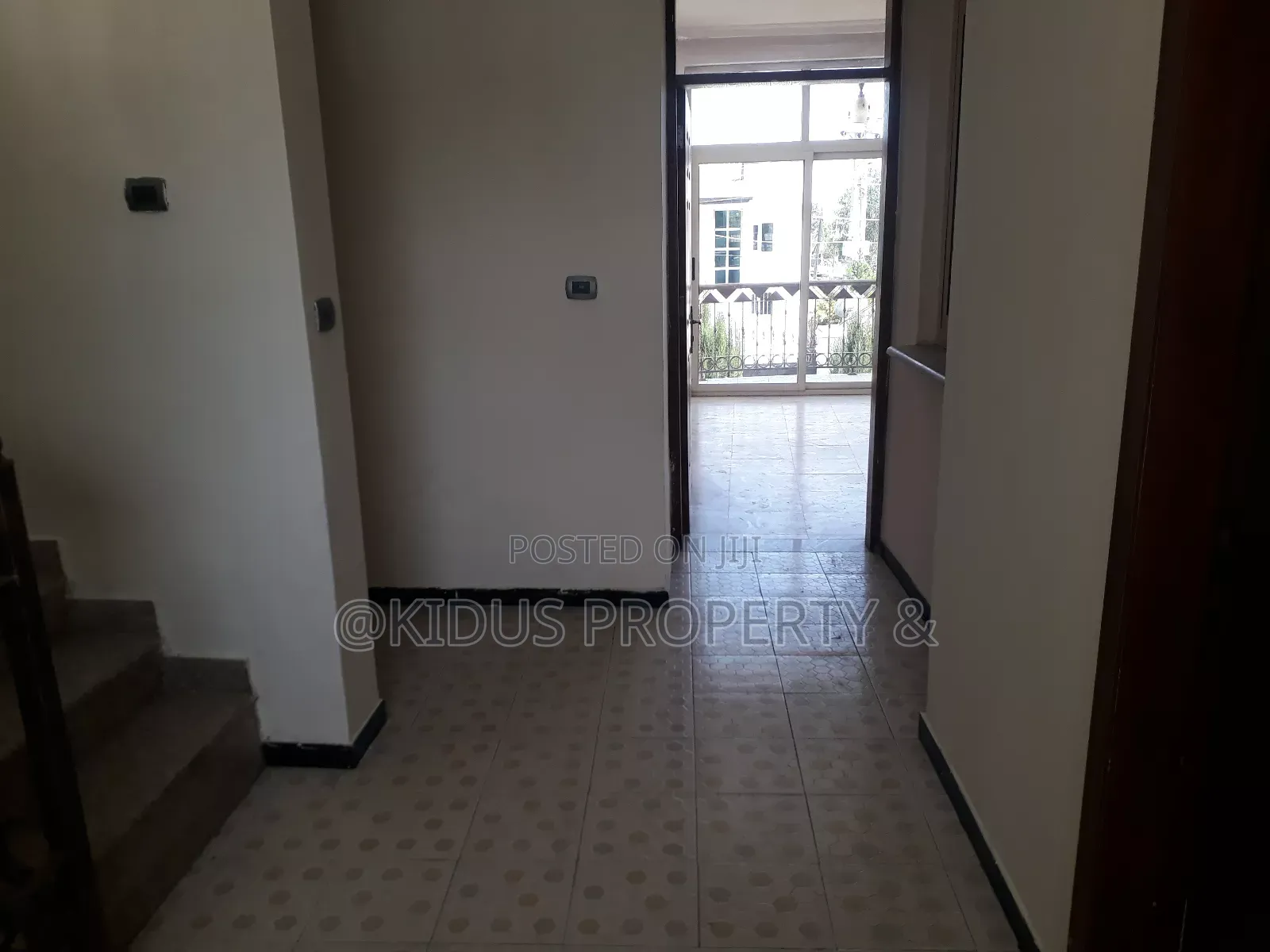 5bdrm Townhouse / Terrace in Nassw Realstate, Nifas Silk-Lafto for rent