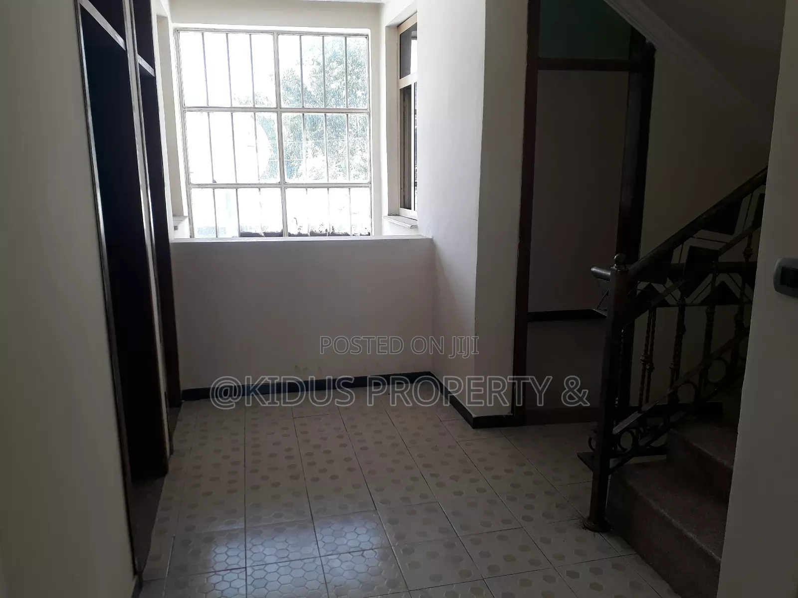 5bdrm Townhouse / Terrace in Nassw Realstate, Nifas Silk-Lafto for rent