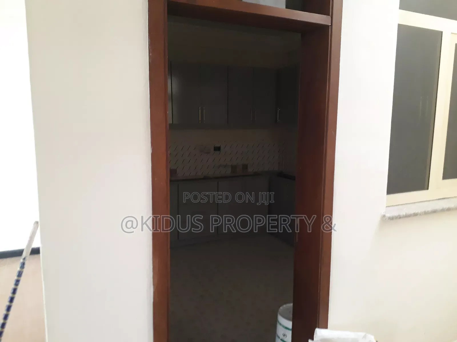 5bdrm Townhouse / Terrace in Nassw Realstate, Nifas Silk-Lafto for rent