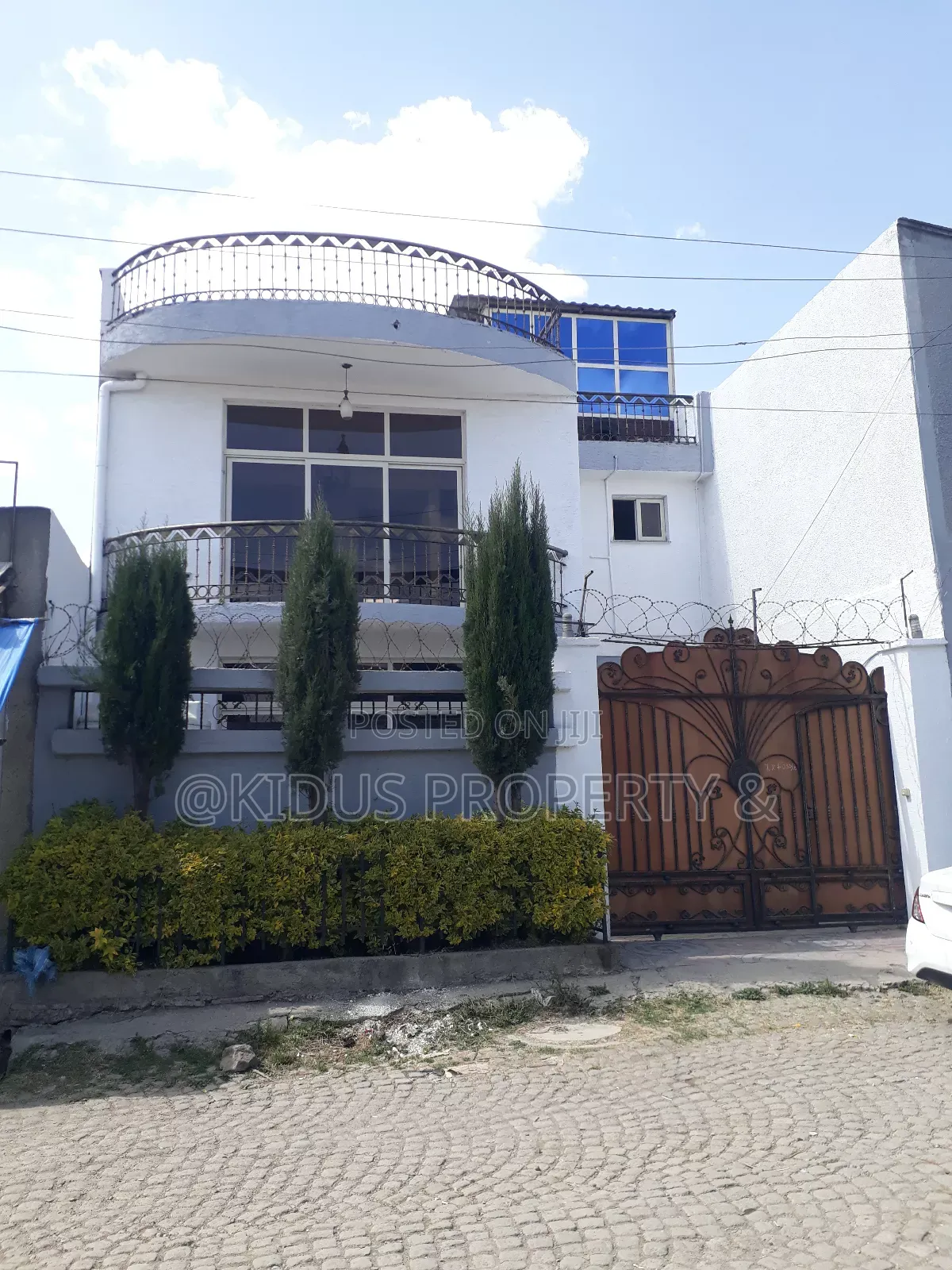 5bdrm Townhouse / Terrace in Nassw Realstate, Nifas Silk-Lafto for rent