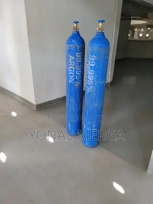 Photo - Oxygen Cylinder臥with Medical Regulator身邽working Pressure: 99.999%