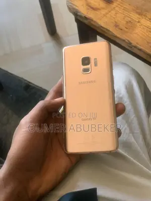 Photo - Samsung Galaxy S9 64 GB Gold