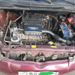 Toyota Vitz 1.0 FWD 5dr 2000 Red