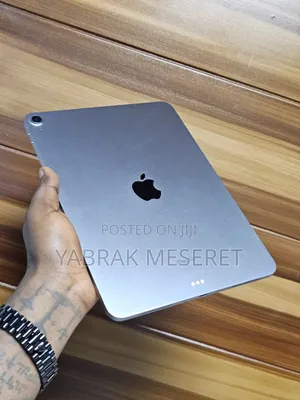 Photo - New Apple iPad Air 128 GB Silver