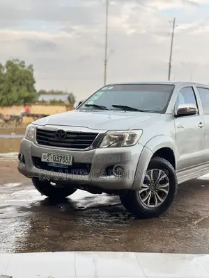 Toyota Hilux 2014 Gray