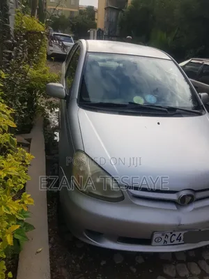 Photo - Toyota Platz 2004 Silver