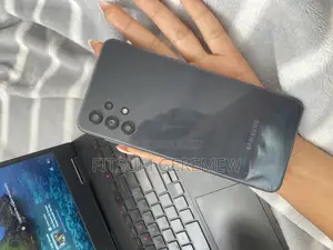 Photo - Samsung Galaxy A32 5G 64 GB Black