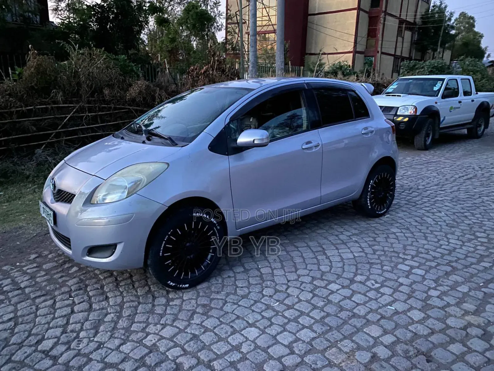 Toyota Yaris Base Hatchback 3dr 2010 Silver