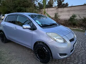 Toyota Yaris Base Hatchback 3dr 2010 Silver