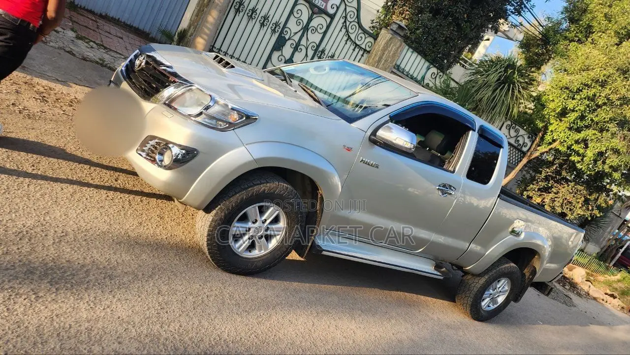 Toyota Hilux 3.0 D-4D 4x4 2012 Gold