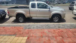 Toyota Hilux 3.0 D-4D 4x4 2012 Gold